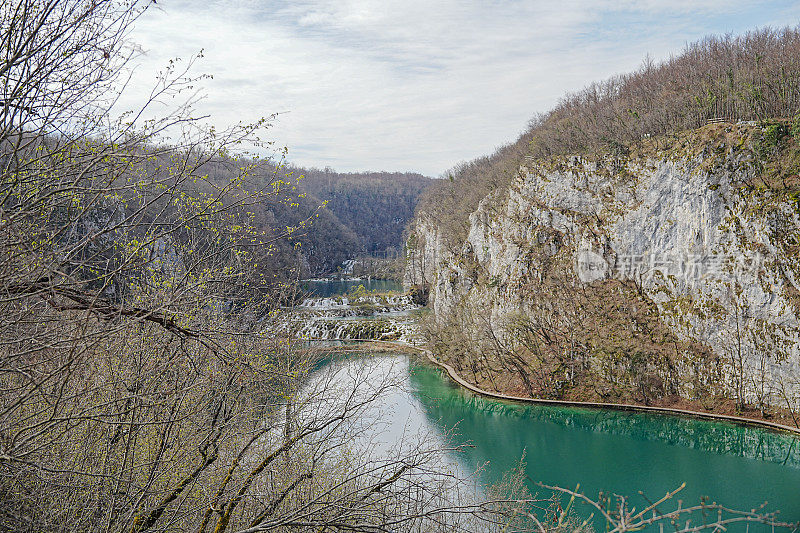 翡翠色湖的Plitvice