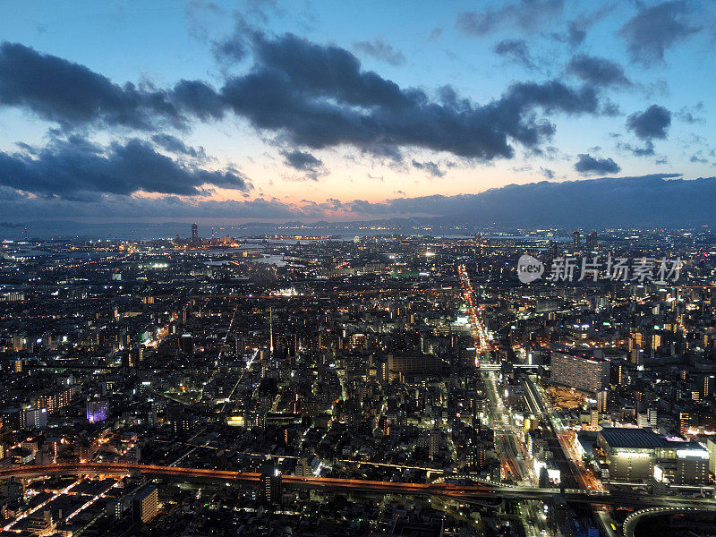 黄昏的大阪市景，日本