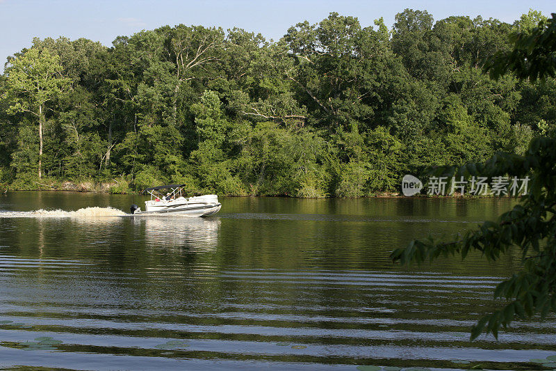 河湖景观与party驳船