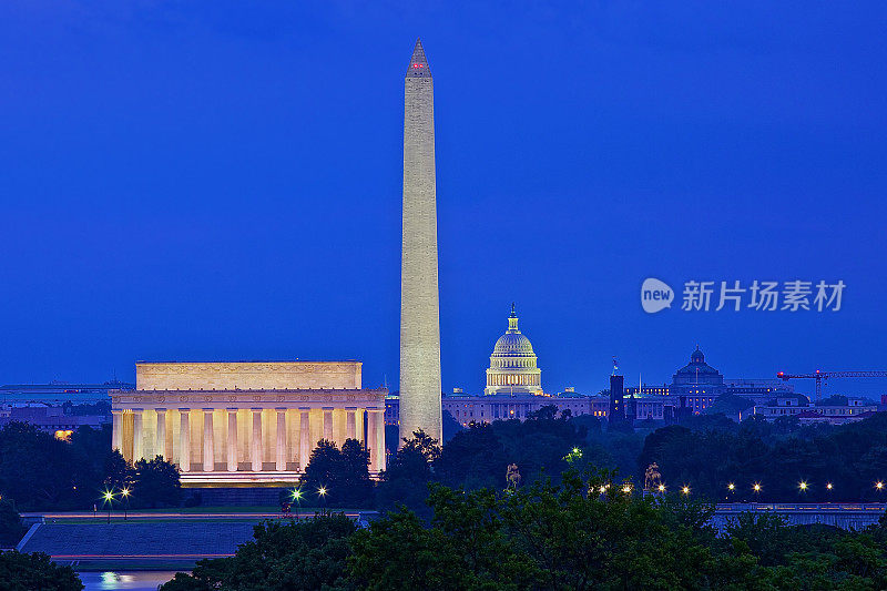华盛顿特区夜晚的天际线;美国