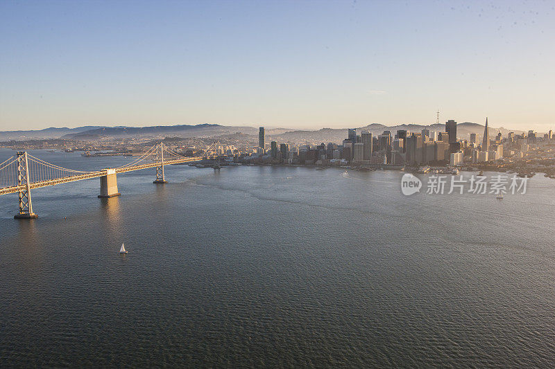 海湾大桥和旧金山鸟瞰图