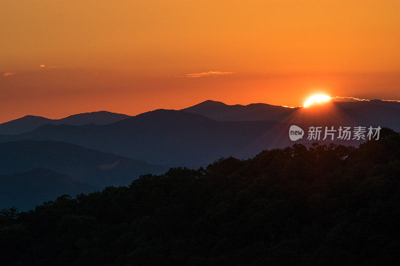 阿巴拉契亚山脉山脊上的日落