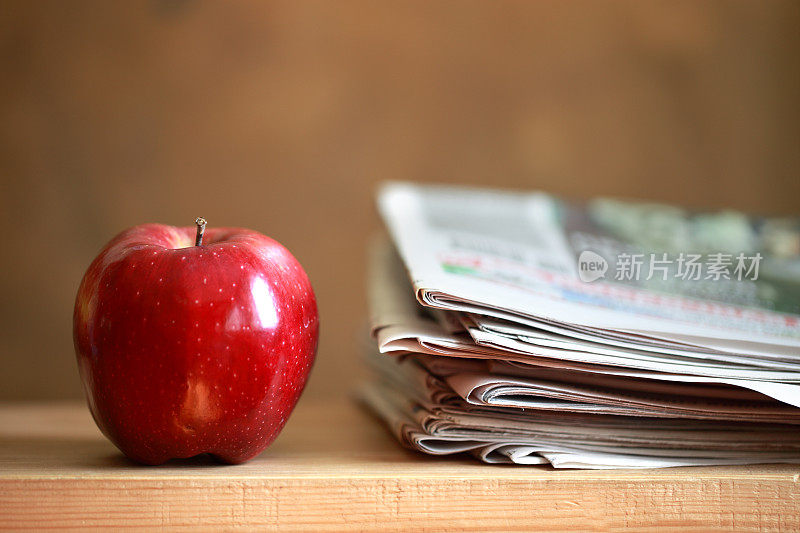 报纸和苹果