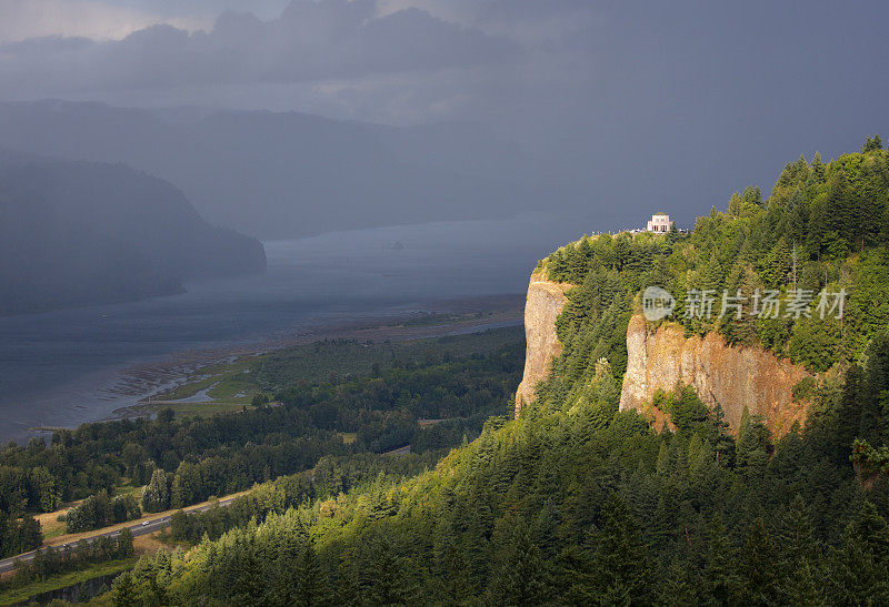 峡谷风暴