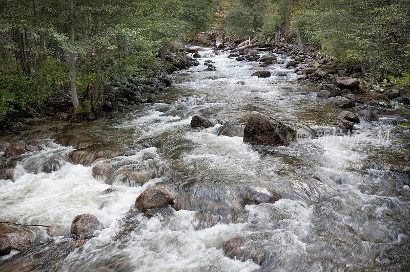 约塞米蒂山谷默塞德河