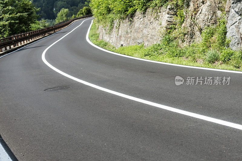 山路沥青曲线与拷贝空间