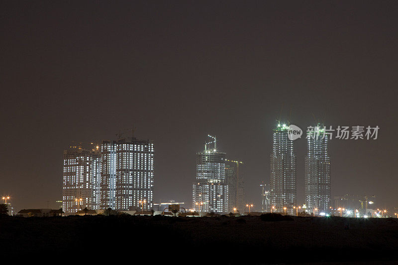 迪拜建筑工地的夜晚