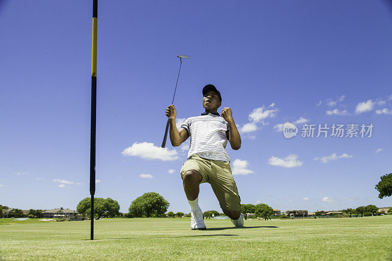 非洲高尔夫球手庆祝他的推杆下沉!