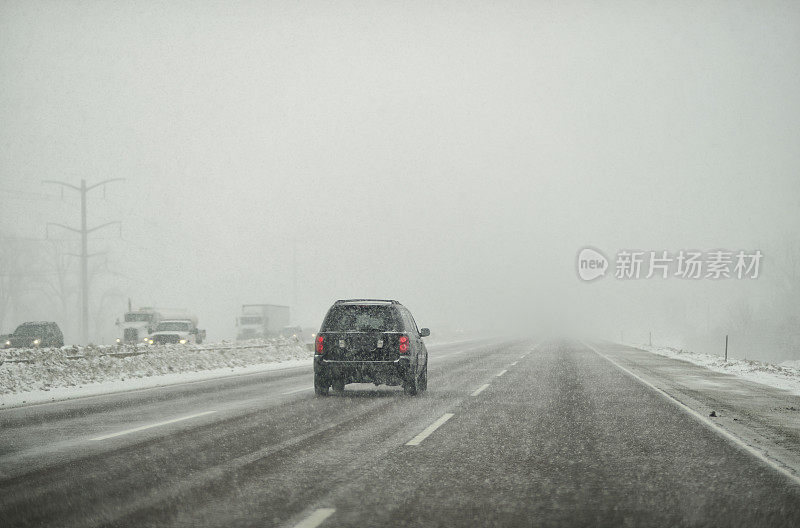 暴风雪高速公路