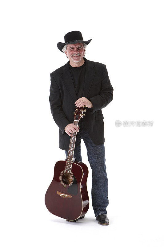 唱歌的牛仔站着吉他