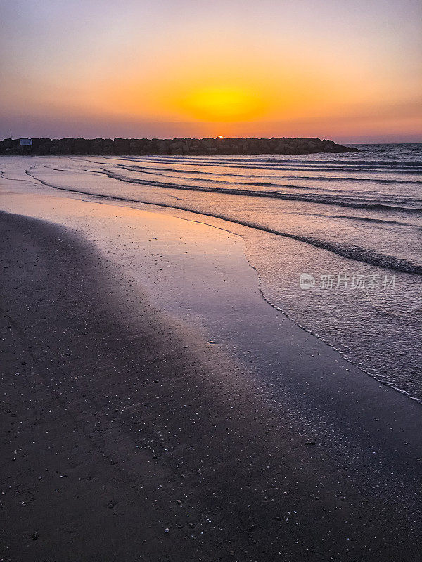 以色列荷兹利亚海滩的日落