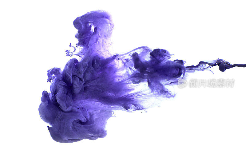 紫色丙烯酸涂料在水中。