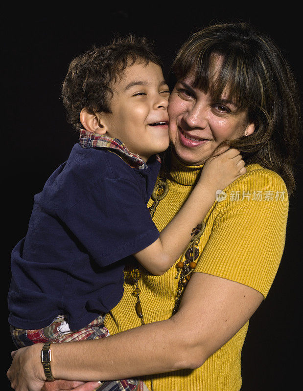 西班牙母亲和她的儿子