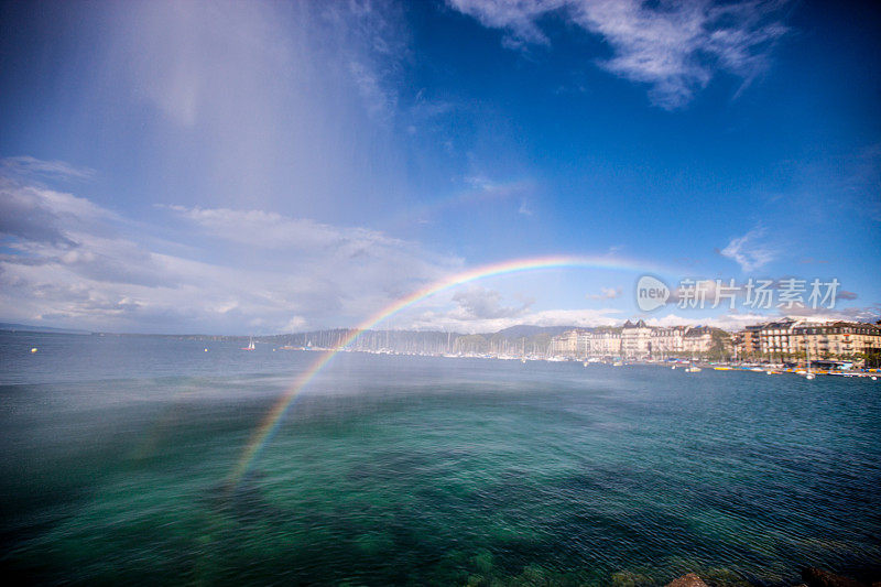 瑞士日内瓦湖上的彩虹