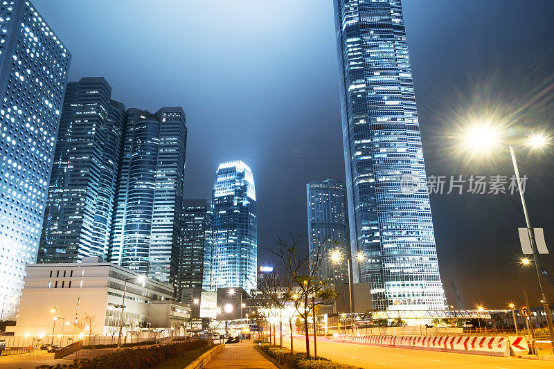 现代城市的夜景，香港