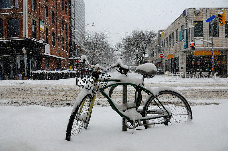 市中心的暴风雪