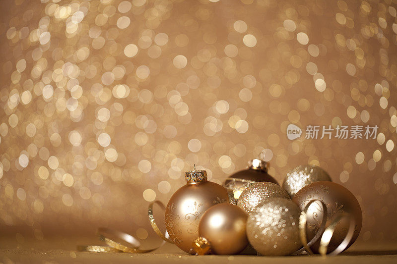 金色圣诞装饰物背景