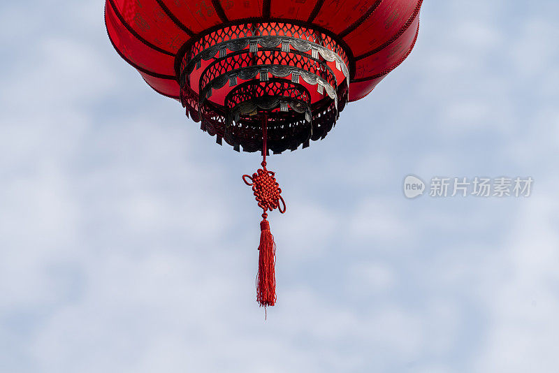 中国的红灯笼挂在天空