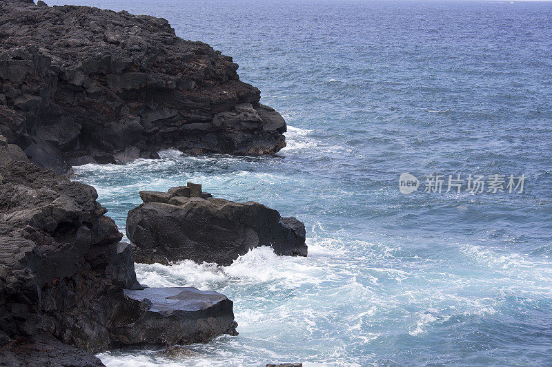 夏威夷大岛热带度假胜地，岩石海岸线