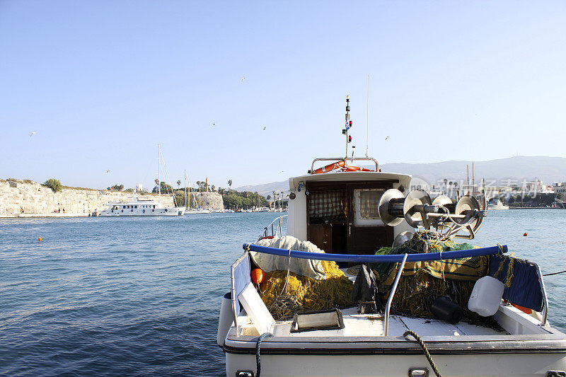 希腊科斯岛港口的渔船