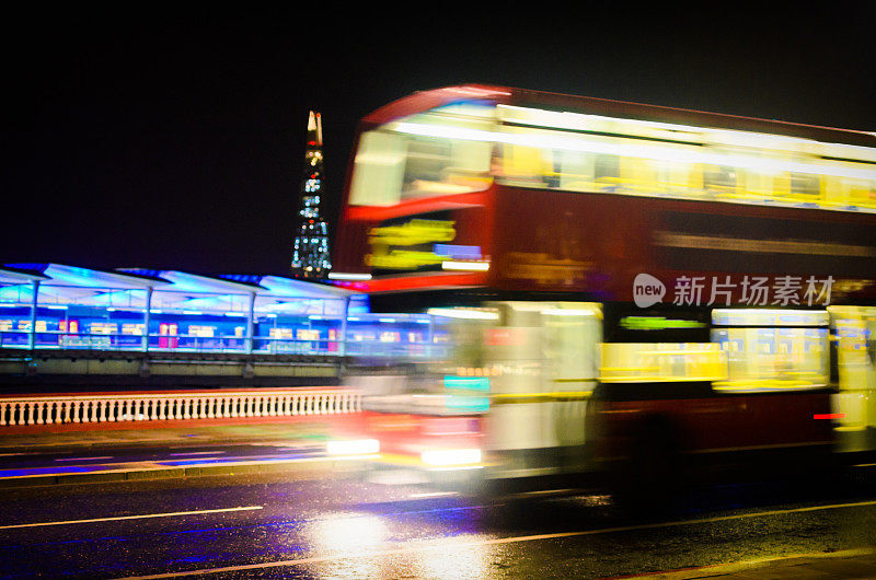 伦敦夜景红巴士黑衣修士桥