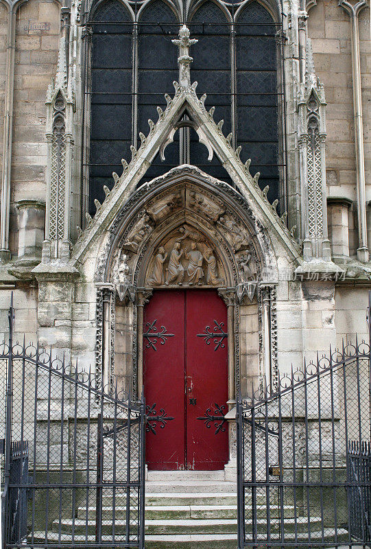 圣母院的红门