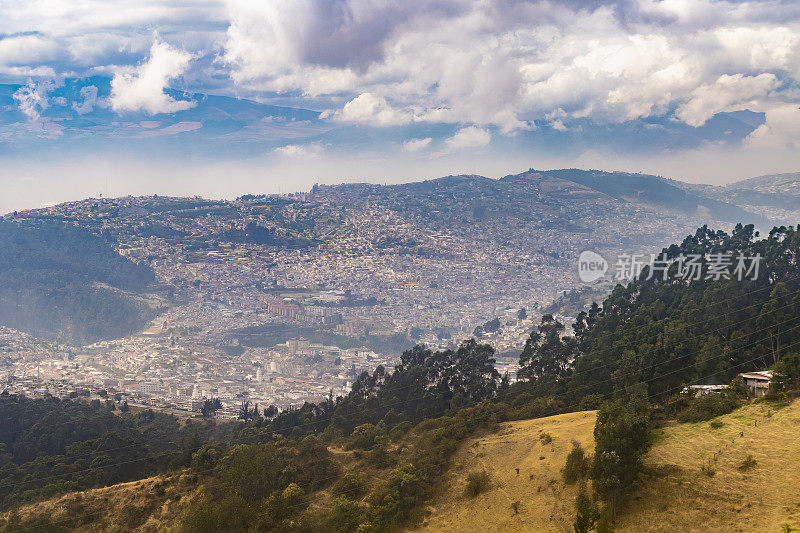 厄瓜多尔基多山脉景观