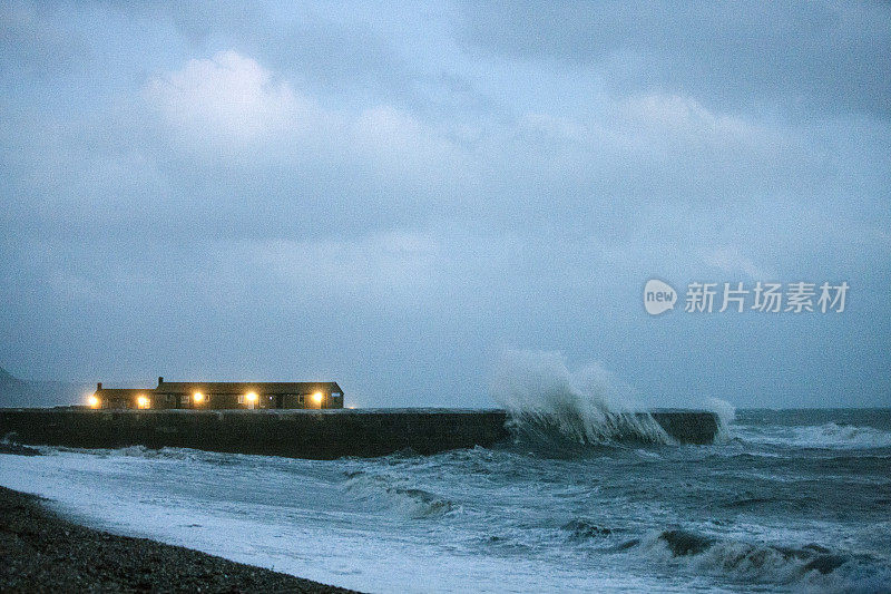 莱姆里吉斯科布的暴风雨