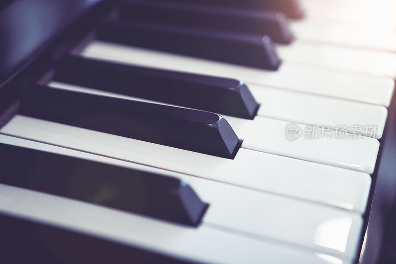 近白钢琴键，用于音乐图形。