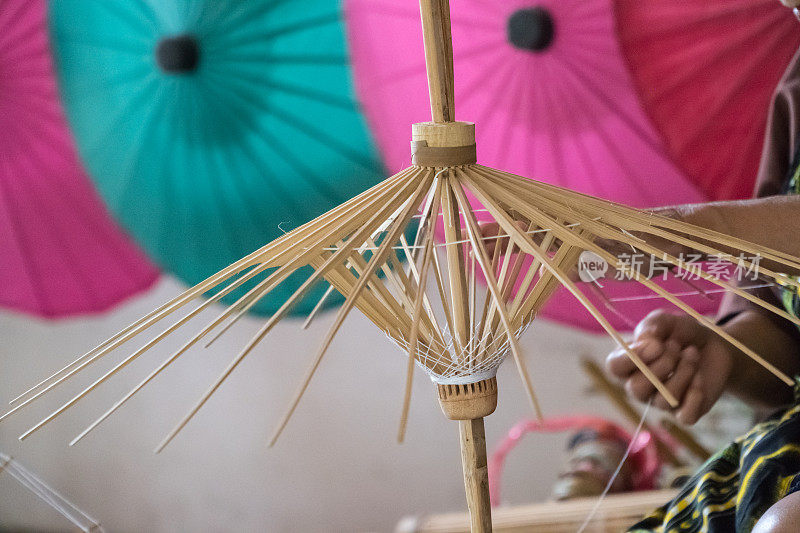 在泰国制造雨伞