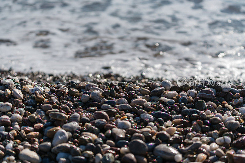 沙滩上的小鹅卵石