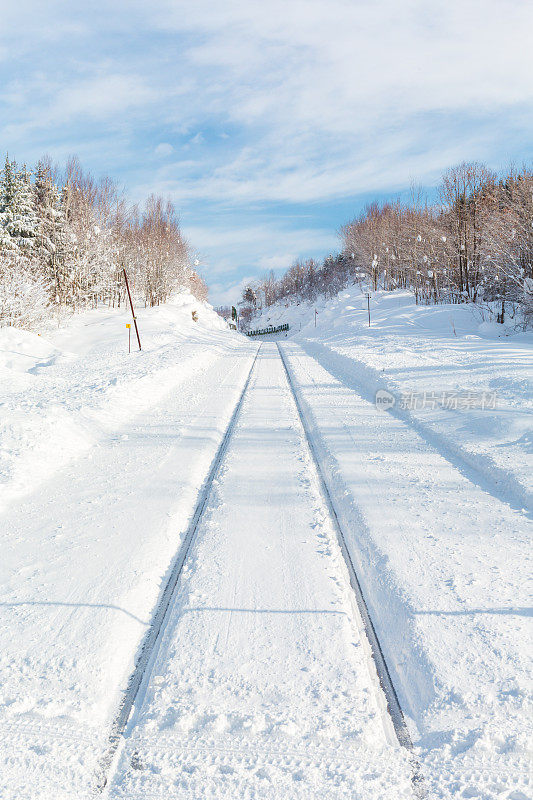 结冰的道路，北海道，日本