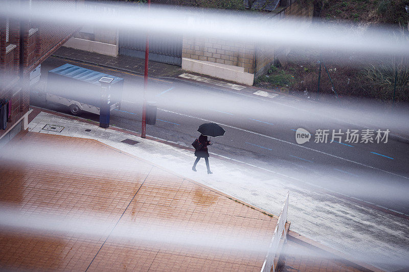 雨中的城市