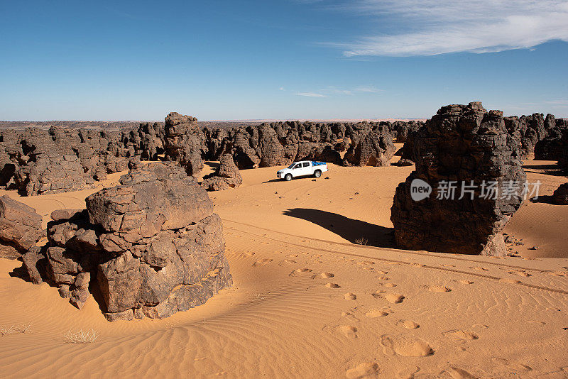 利比亚撒哈拉沙漠的四驱车