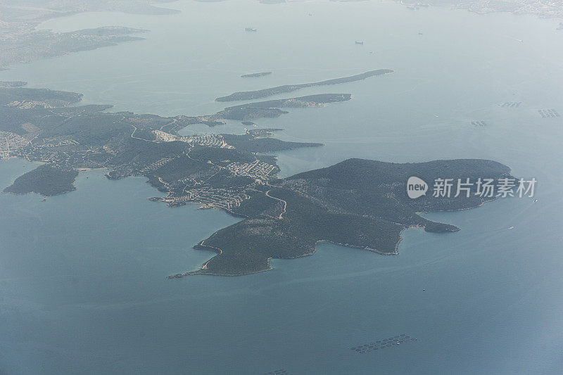 位于博德鲁姆土耳其附近的爱琴海戈科娃湾海岸的传统避暑别墅