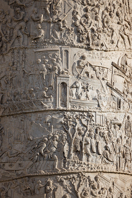 罗马历史:罗马广场上图拉真柱的细节
