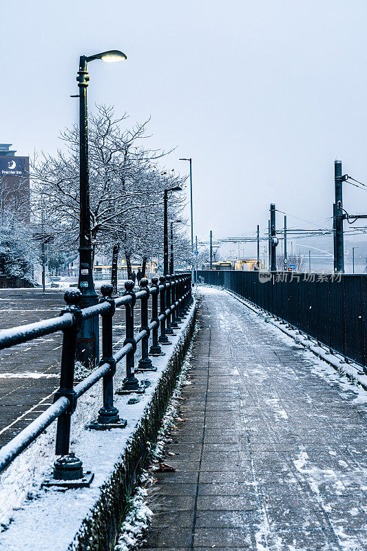 英国曼彻斯特12月下雪