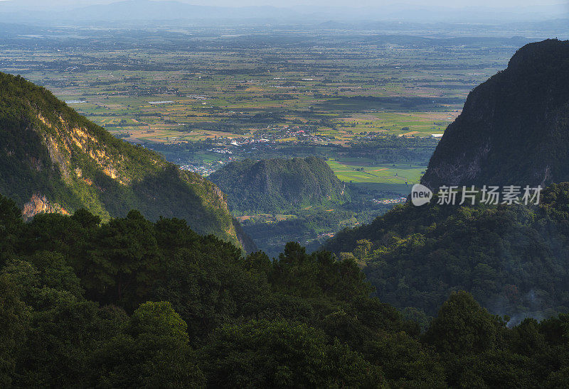 泰国清莱的土法熙冬季的山地景观