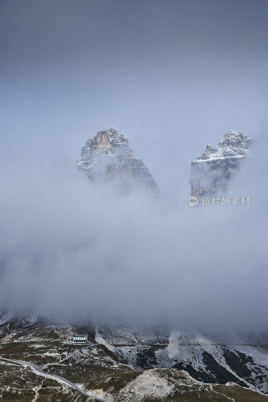 意大利白云石的特雷西姆山脉群的山峰。