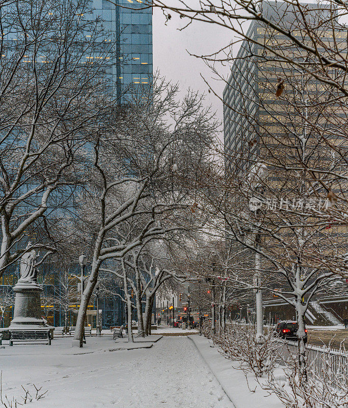 汉密尔顿，安大略-戈尔公园在冬天的时间
