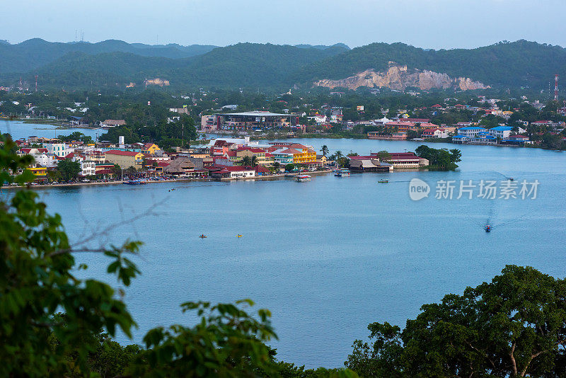 弗洛雷斯岛全景，佩滕湖