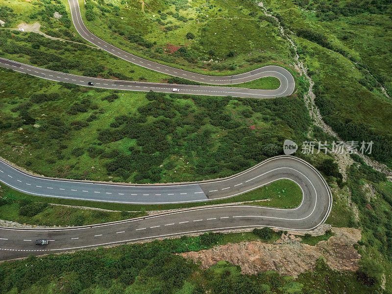 瑞士山口公路鸟瞰图