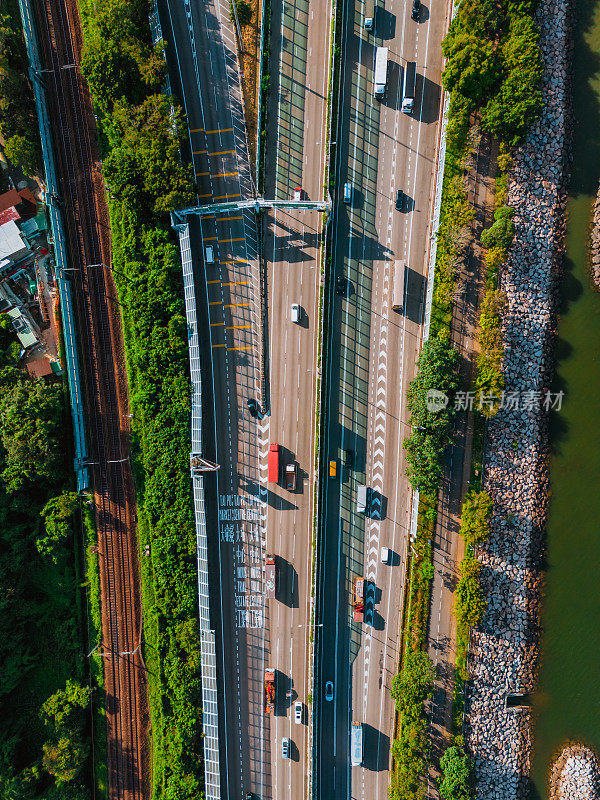 香港大埔区吐露港公路城市高架桥早晨交通情况