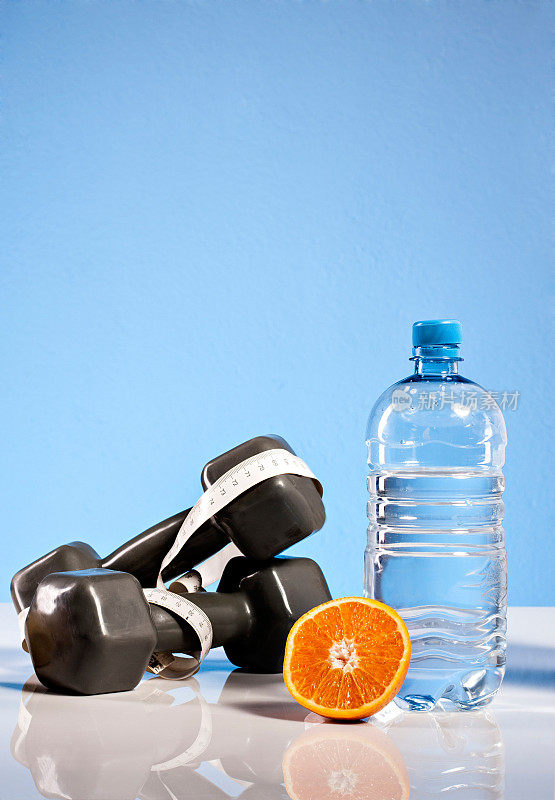 橘子，重量和bottлѓe的水