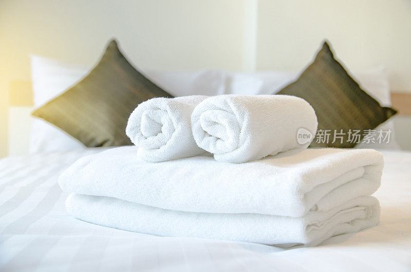 酒店房间的毛巾，欢迎客人，送餐服务