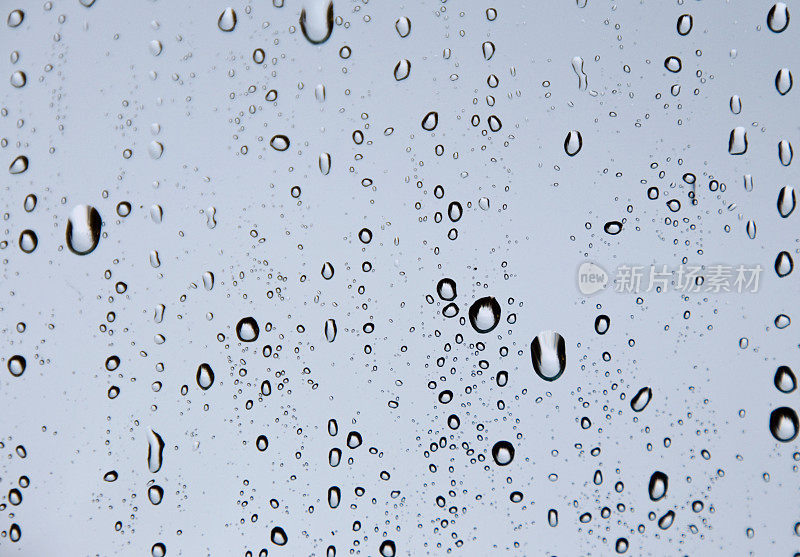 浅蓝色的雨滴