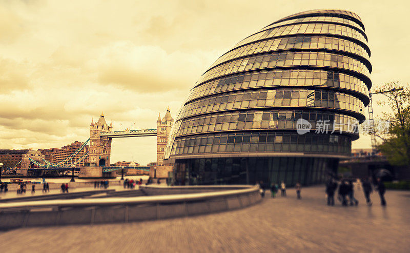 伦敦市政厅和塔桥