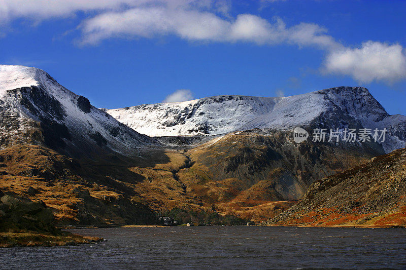 冰雪覆盖的斯诺登尼亚山脉