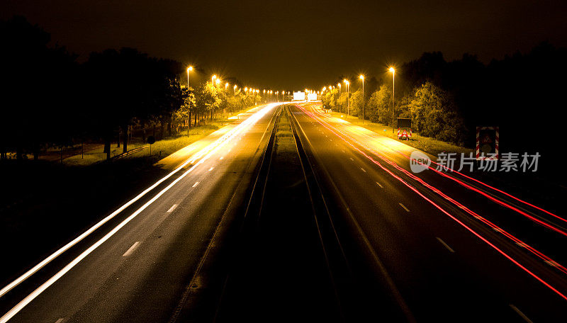 夜间交通道路