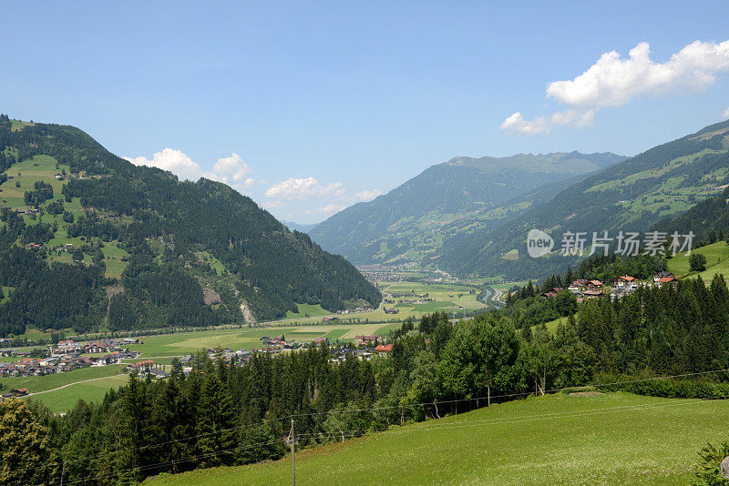 齐勒山的齐勒村。全景